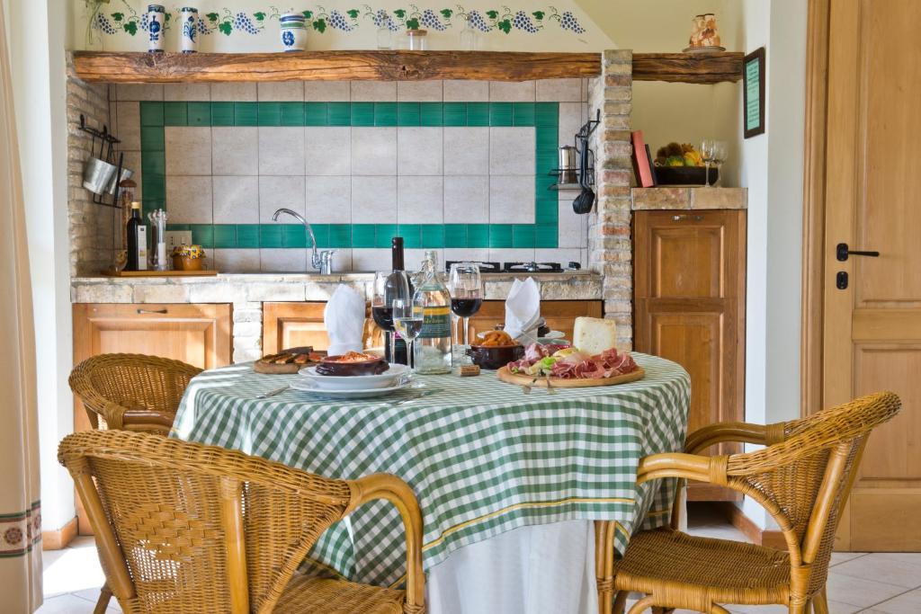 Agriturismo Valle Siriaca Кастельнуово-ди-Порто Экстерьер фото